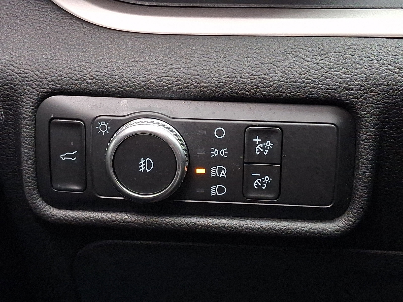 Certified 2021 Ford Explorer XLT w/ Equipment Group 202A image 26