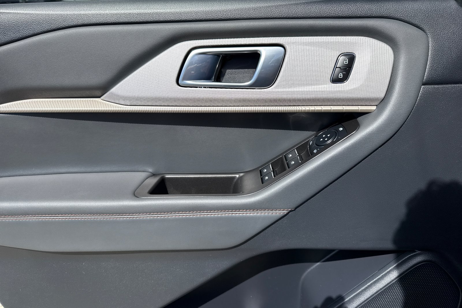 Certified 2025 Ford Explorer Active RWD image 13