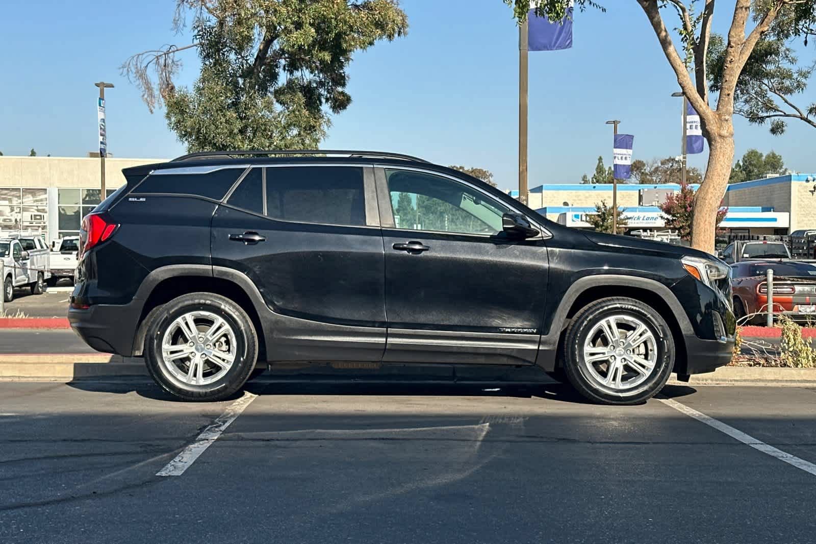 Used 2021 GMC Terrain SLE w/ Driver Convenience Package FWD image 9
