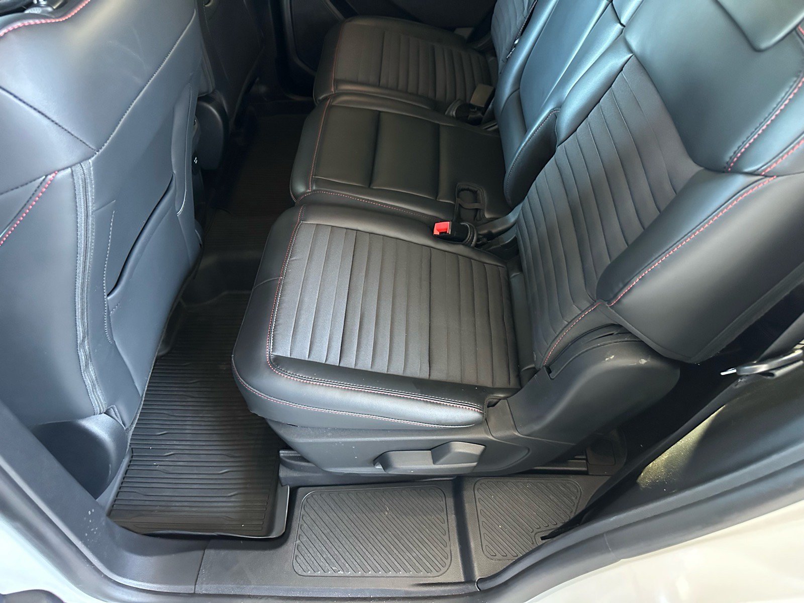 Certified 2025 Ford Explorer ST-Line w/ Premium Package AWD/4WD image 23
