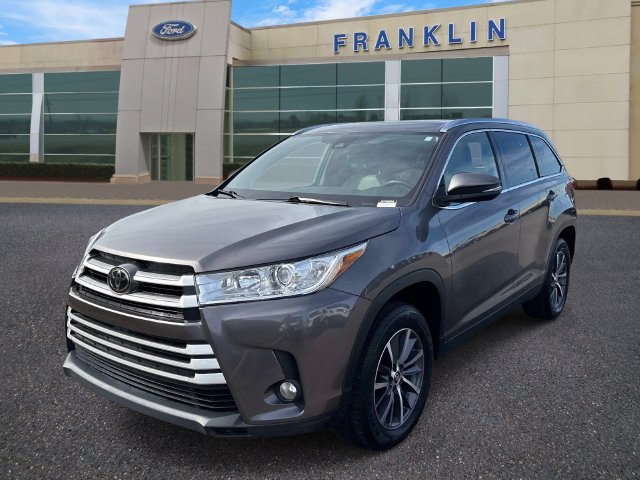 Used 2019 Toyota Highlander XLE FWD image 3