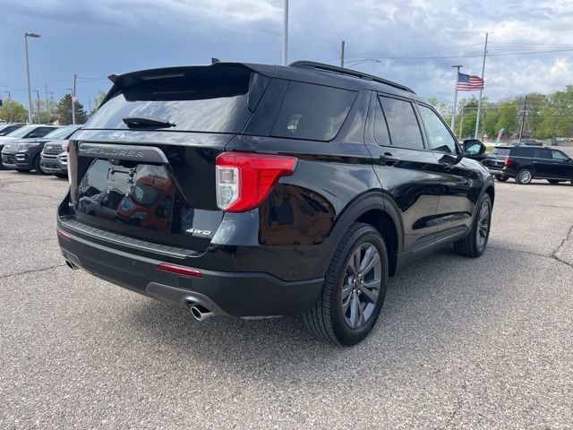 Certified 2023 Ford Explorer XLT w/ Equipment Group 202A AWD/4WD image 4