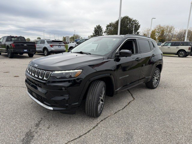 Used 2022 Jeep Compass Limited w/ Elite Group AWD/4WD image 3