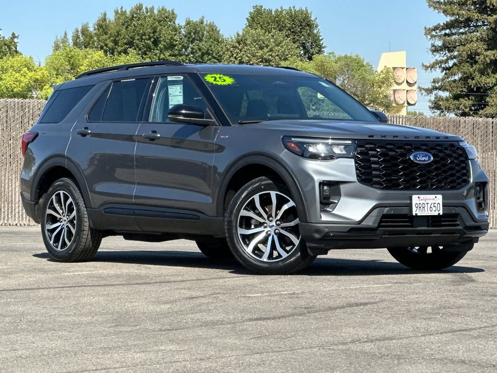 Certified 2025 Ford Explorer ST-Line AWD/4WD image 1