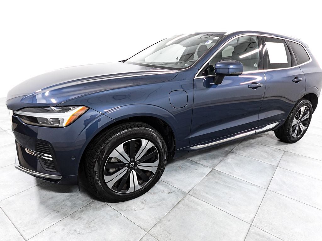 Used 2023 Volvo XC60 T8 Plus AWD/4WD image 4