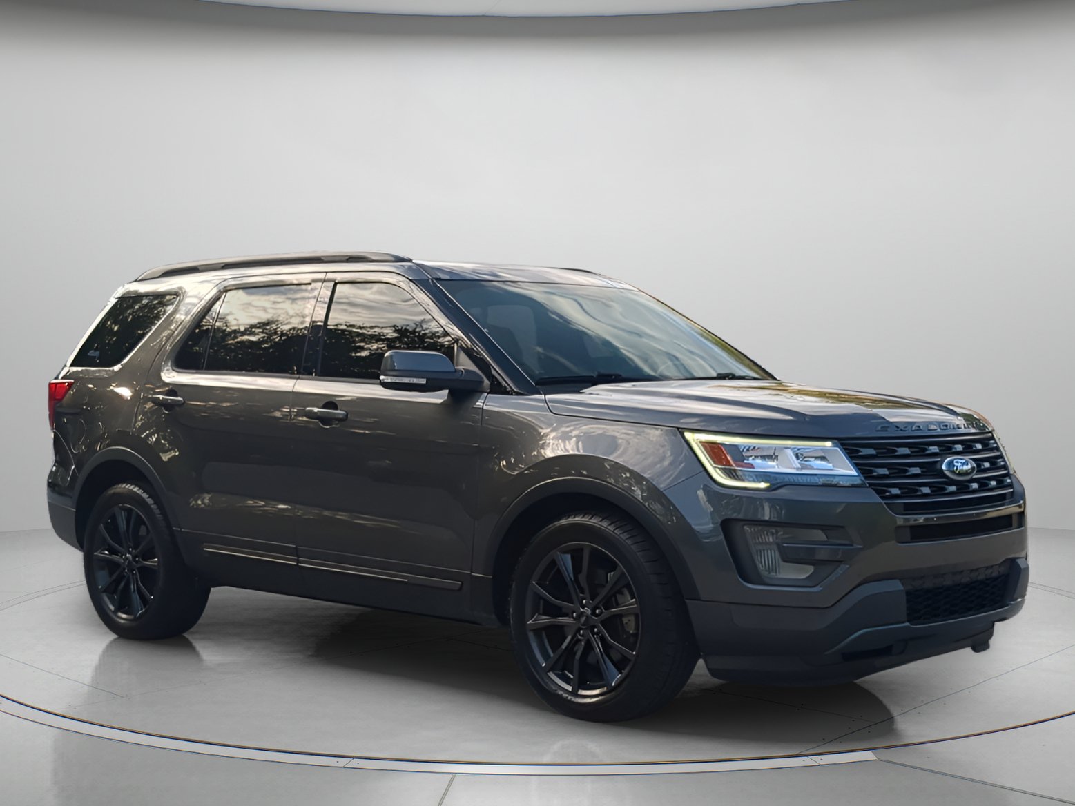 Certified 2017 Ford Explorer XLT w/ Equipment Group 202A FWD image 38