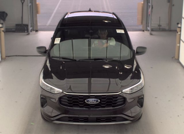 Certified 2023 Ford Escape ST-Line w/ Tech Pack #1 AWD/4WD image 2