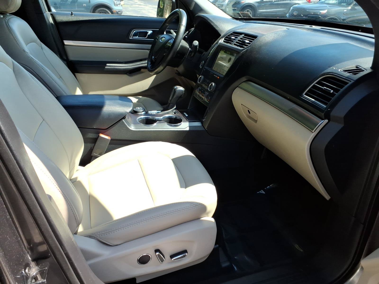 Certified 2018 Ford Explorer XLT w/ Equipment Group 202A AWD/4WD image 29
