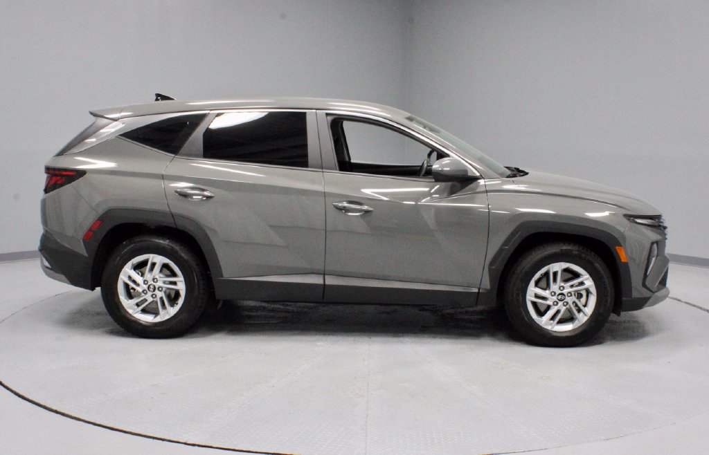 Used 2025 Hyundai Tucson SE FWD image 5