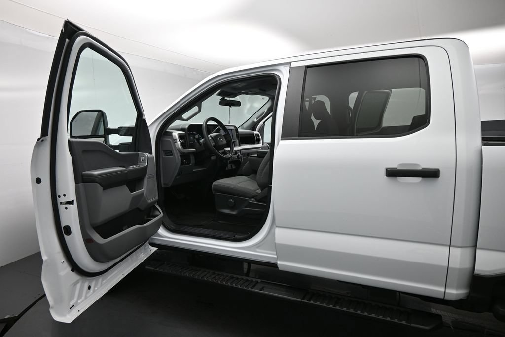 Certified 2025 Ford F250 XL w/ STX Appearance Package AWD/4WD image 8