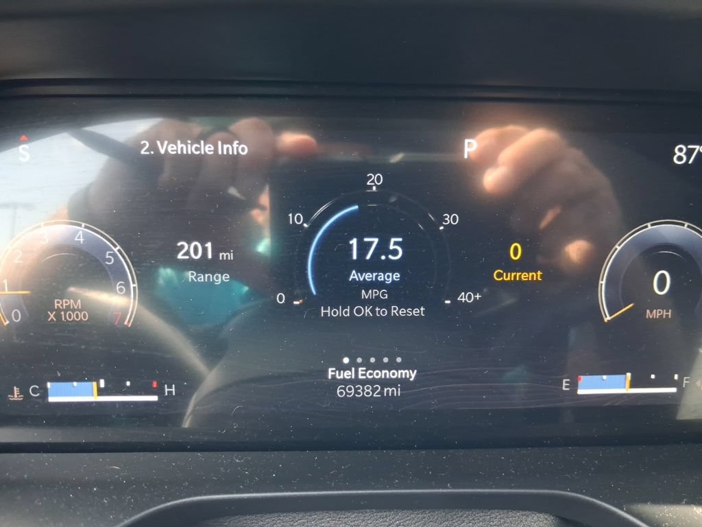 Used 2023 Jeep Grand Cherokee L Laredo RWD image 3