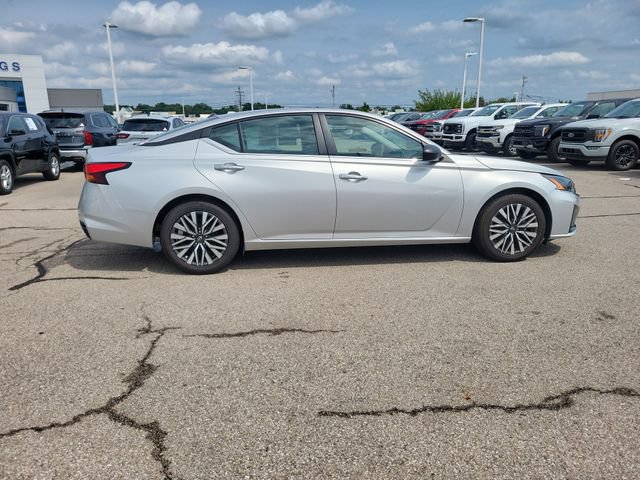 Used 2024 Nissan Altima 2.5 SV FWD image 6