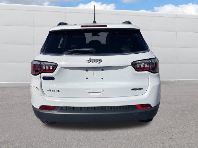 Used 2023 Jeep Compass Latitude w/ Sun and Sound Group AWD/4WD image 4