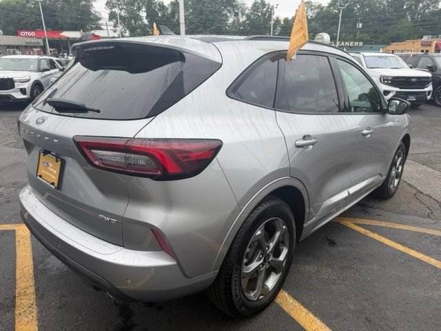 Certified 2023 Ford Escape ST-Line w/ Tech Pack #1 AWD/4WD image 9