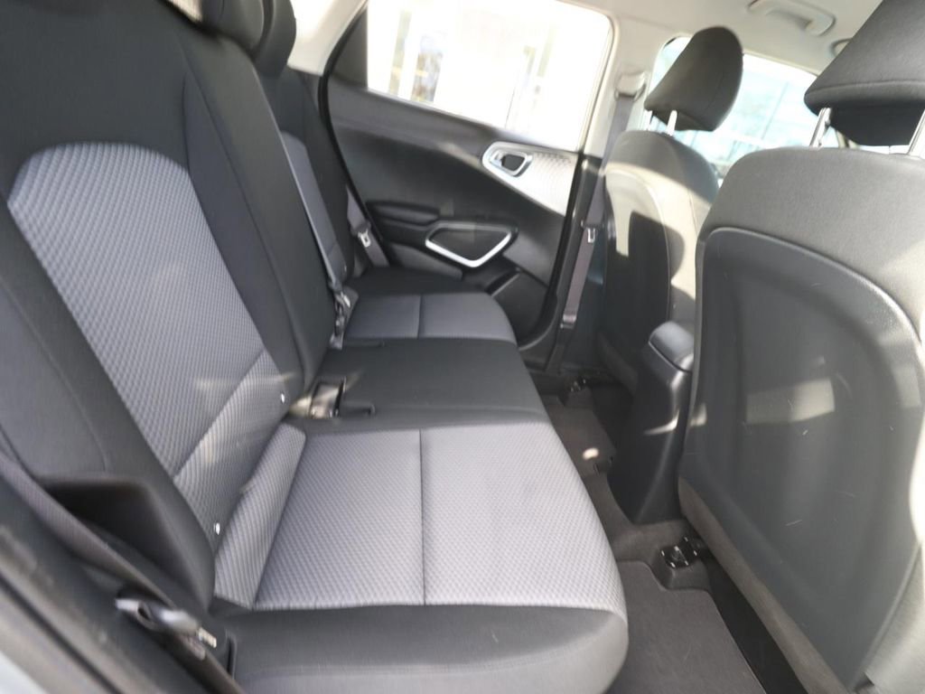 Used 2025 Kia Soul LX w/ LX Technology Package image 22