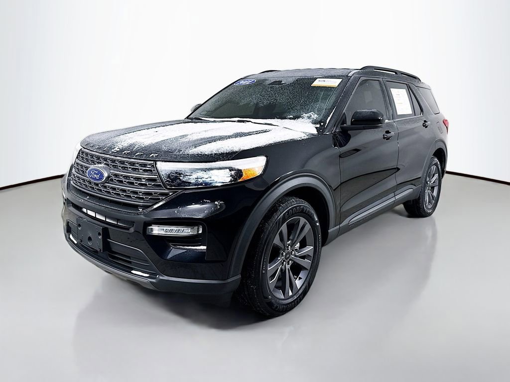 Certified 2022 Ford Explorer XLT w/ Equipment Group 202A image 3