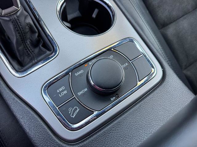 Used 2022 Jeep Grand Cherokee Laredo X AWD/4WD image 22