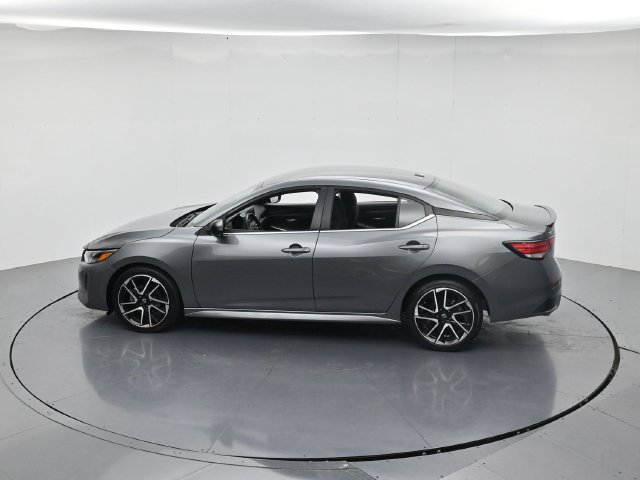 Used 2025 Nissan Sentra SR FWD image 44