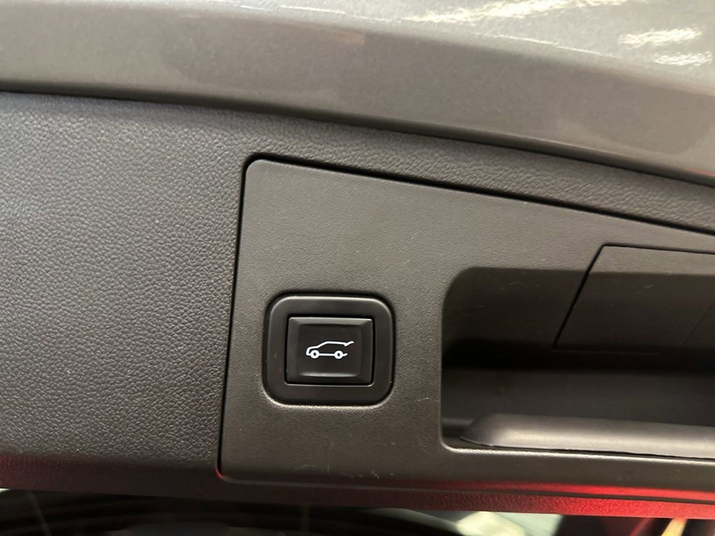 Used 2023 Cadillac XT4 Premium Luxury image 13