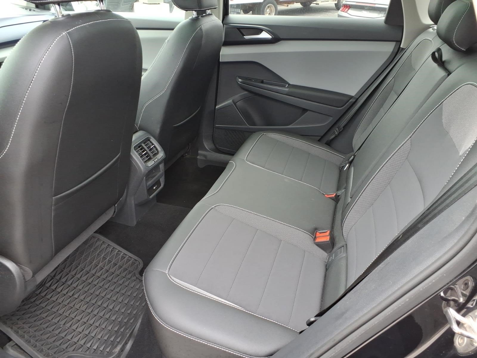 Used 2023 Volkswagen Taos SE w/ Panoramic Sunroof Package FWD image 17