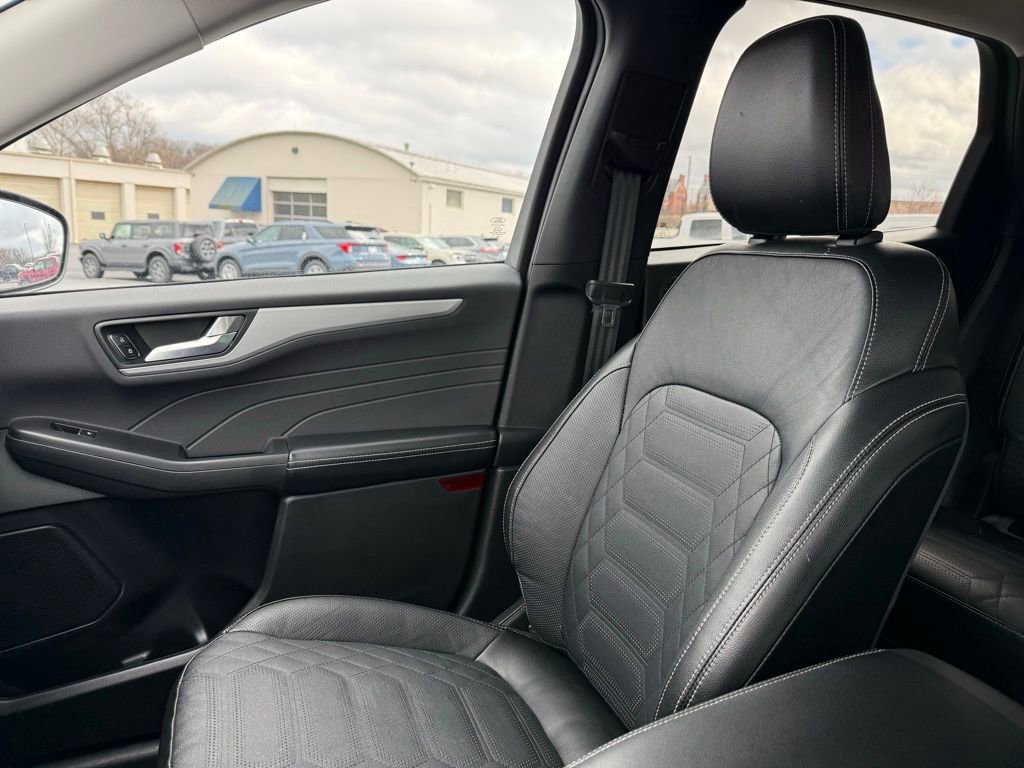 Certified 2023 Ford Escape Platinum w/ Premium Technology Package image 27