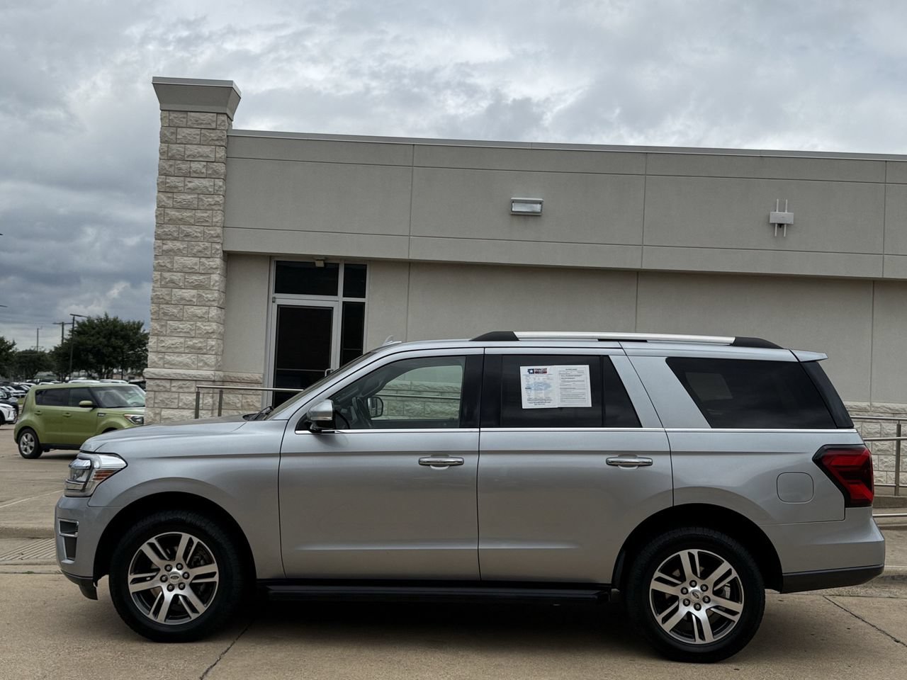 Certified 2024 Ford Expedition Limited RWD image 3