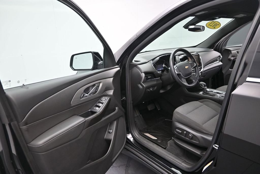 Used 2023 Chevrolet Traverse LT FWD image 12