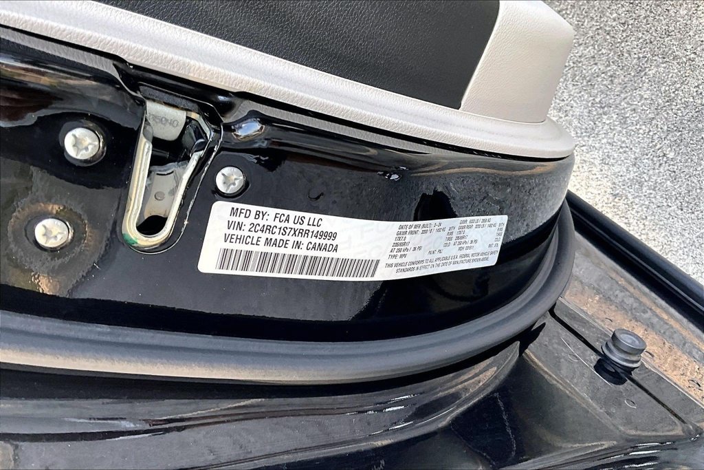 Used 2024 Chrysler Pacifica Limited FWD image 32