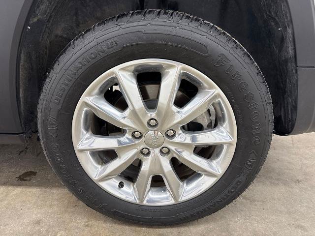 Used 2017 Jeep Cherokee Limited w/ Luxury Group AWD/4WD image 13