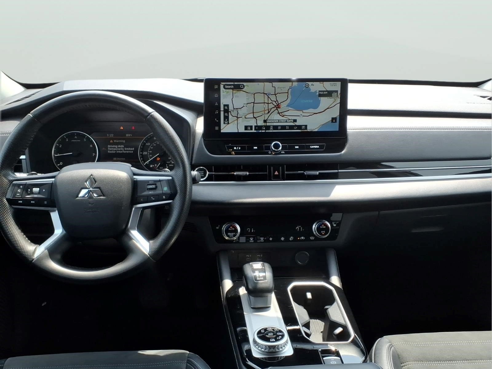 Used 2025 Mitsubishi Outlander SE AWD/4WD image 11