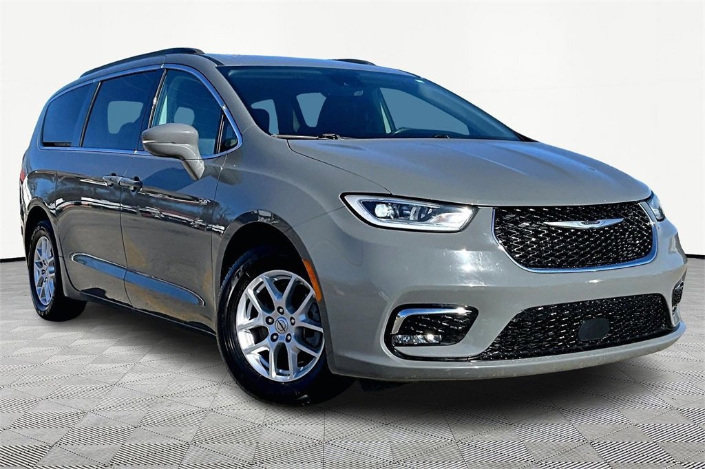 Used 2022 Chrysler Pacifica Touring-L image 5