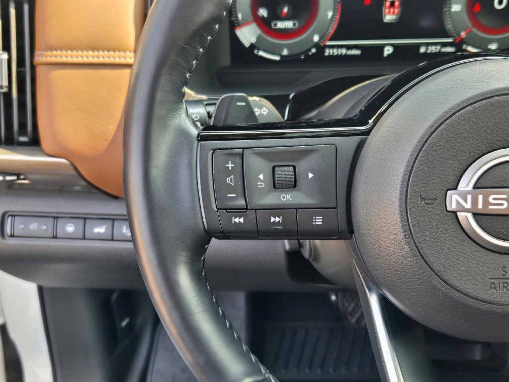 Used 2024 Nissan Pathfinder Platinum image 32