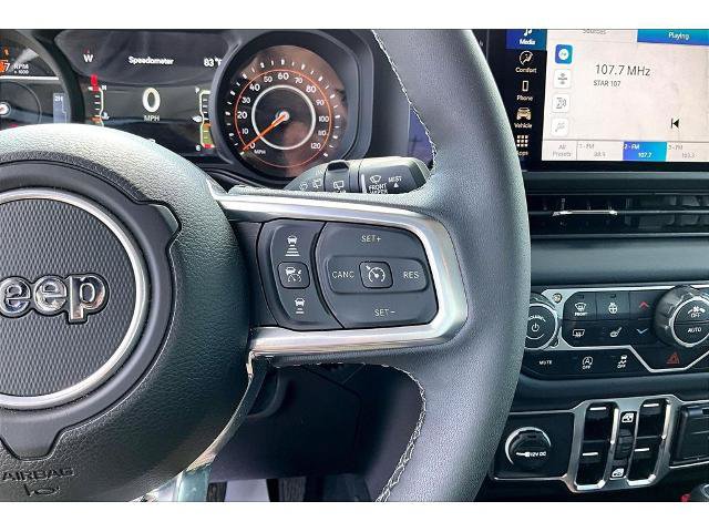 Used 2025 Jeep Wrangler Unlimited Sahara AWD/4WD image 11