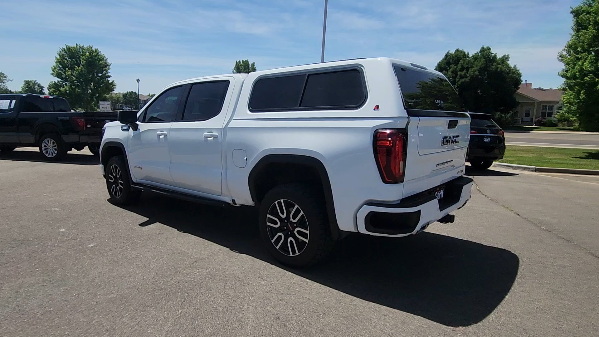 Used 2023 GMC Sierra 1500 AT4 w/ Technology Package AWD/4WD image 4