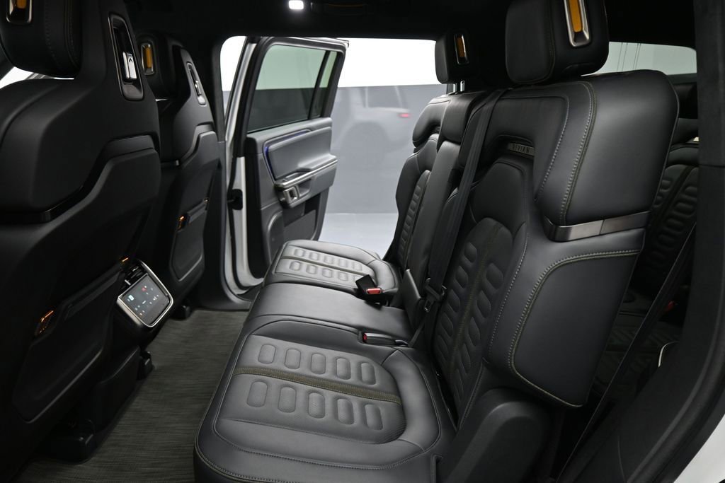 Used 2024 Rivian R1S Adventure AWD/4WD image 16