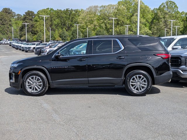 Used 2022 Chevrolet Traverse LT image 2