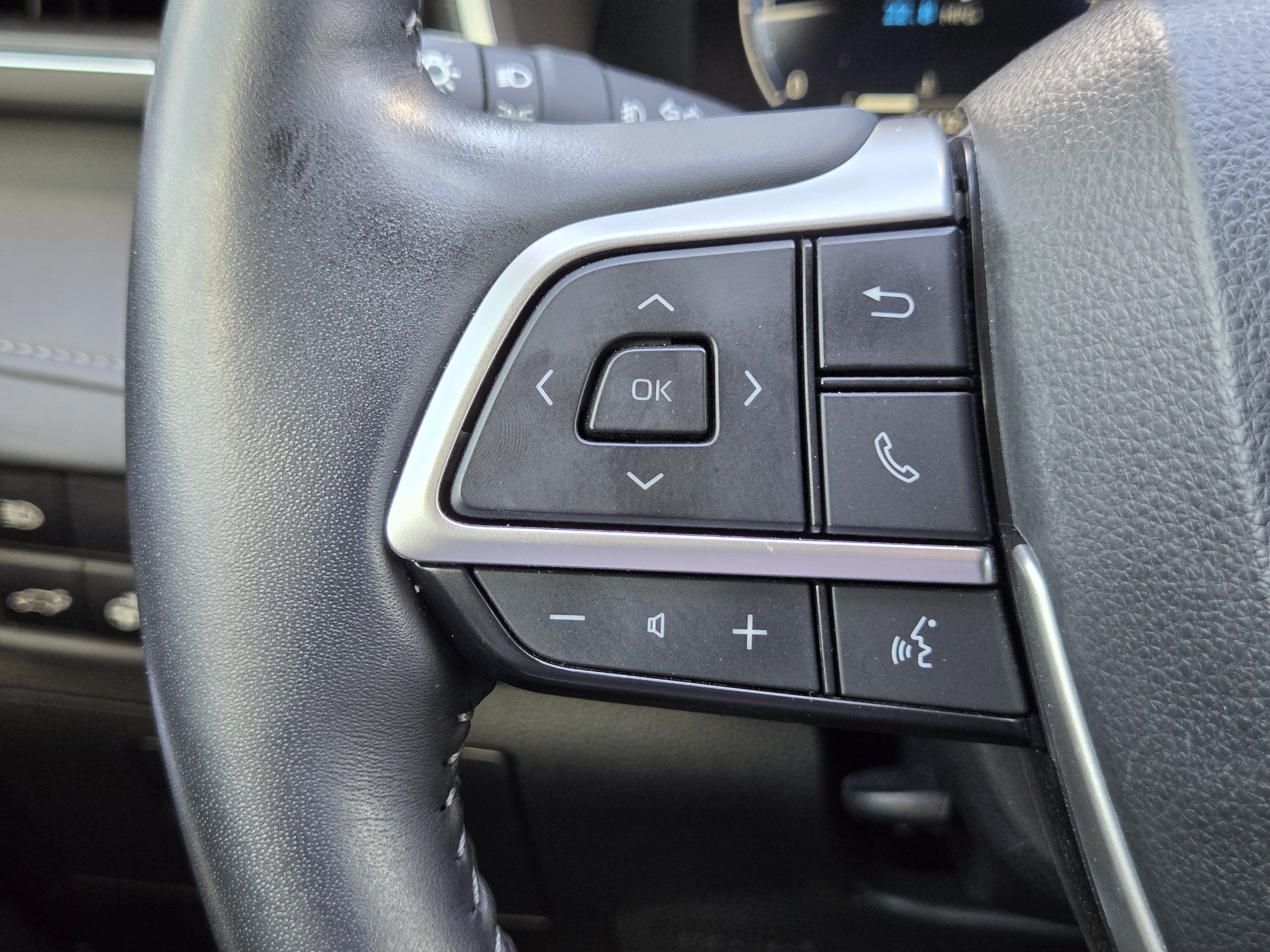 Used 2023 Toyota Highlander Limited FWD image 27