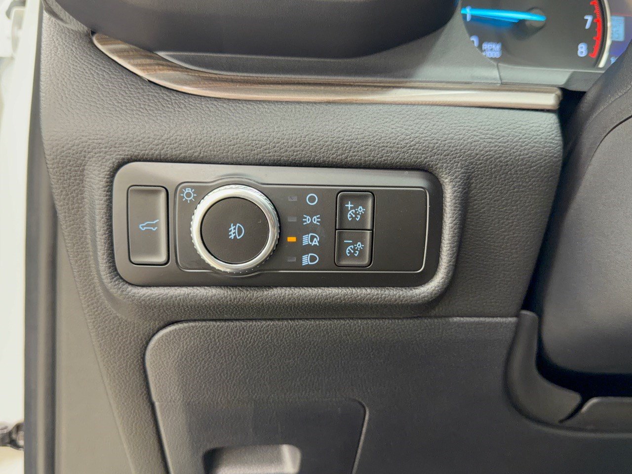 Certified 2023 Ford Explorer Limited w/ Limited Technology Package RWD image 31