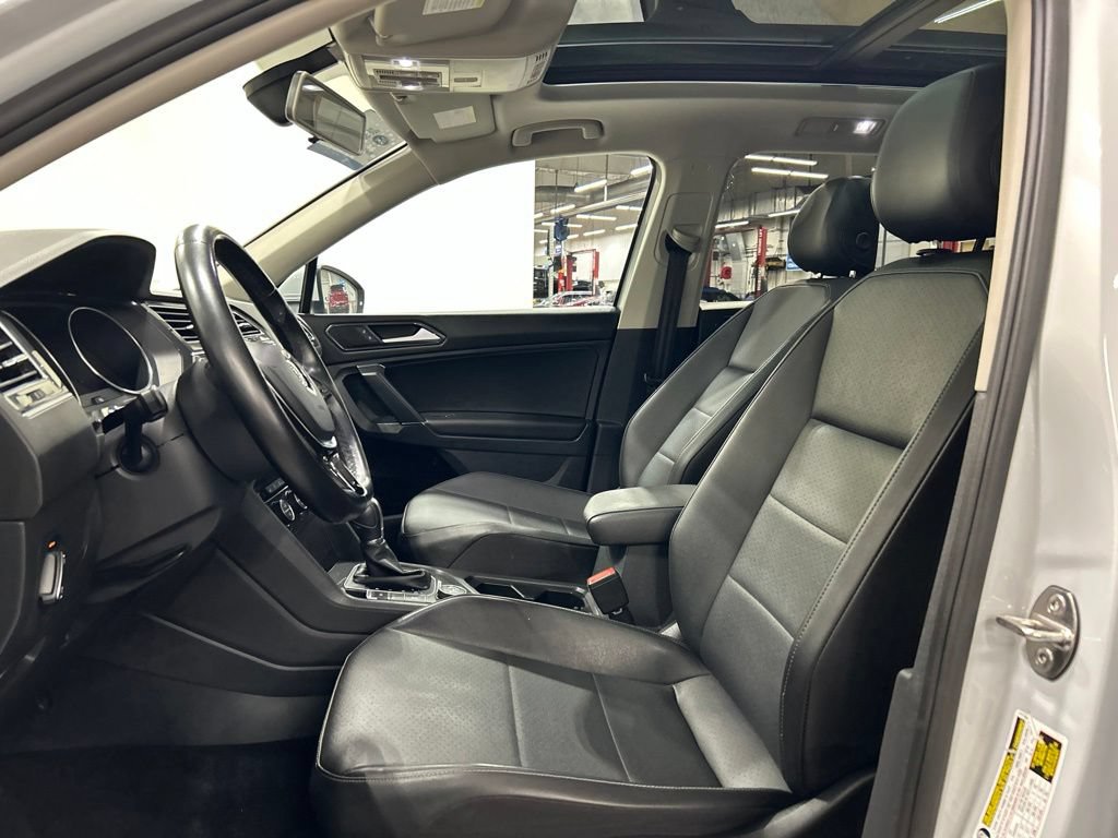 Used 2018 Volkswagen Tiguan SE w/ Panoramic Sunroof Package AWD/4WD image 11