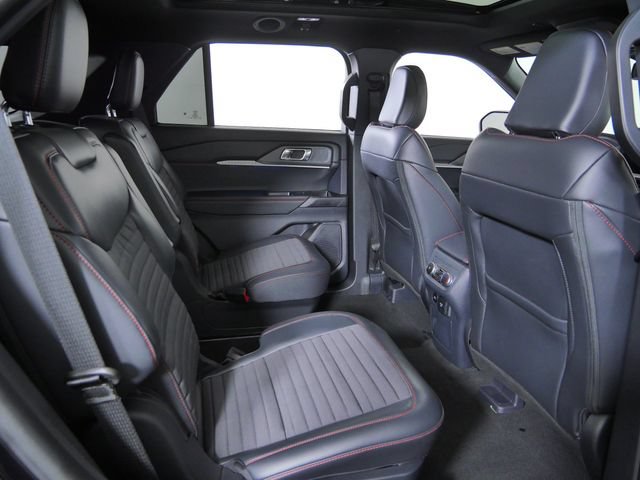 Certified 2025 Ford Explorer ST-Line w/ Premium Package AWD/4WD image 15