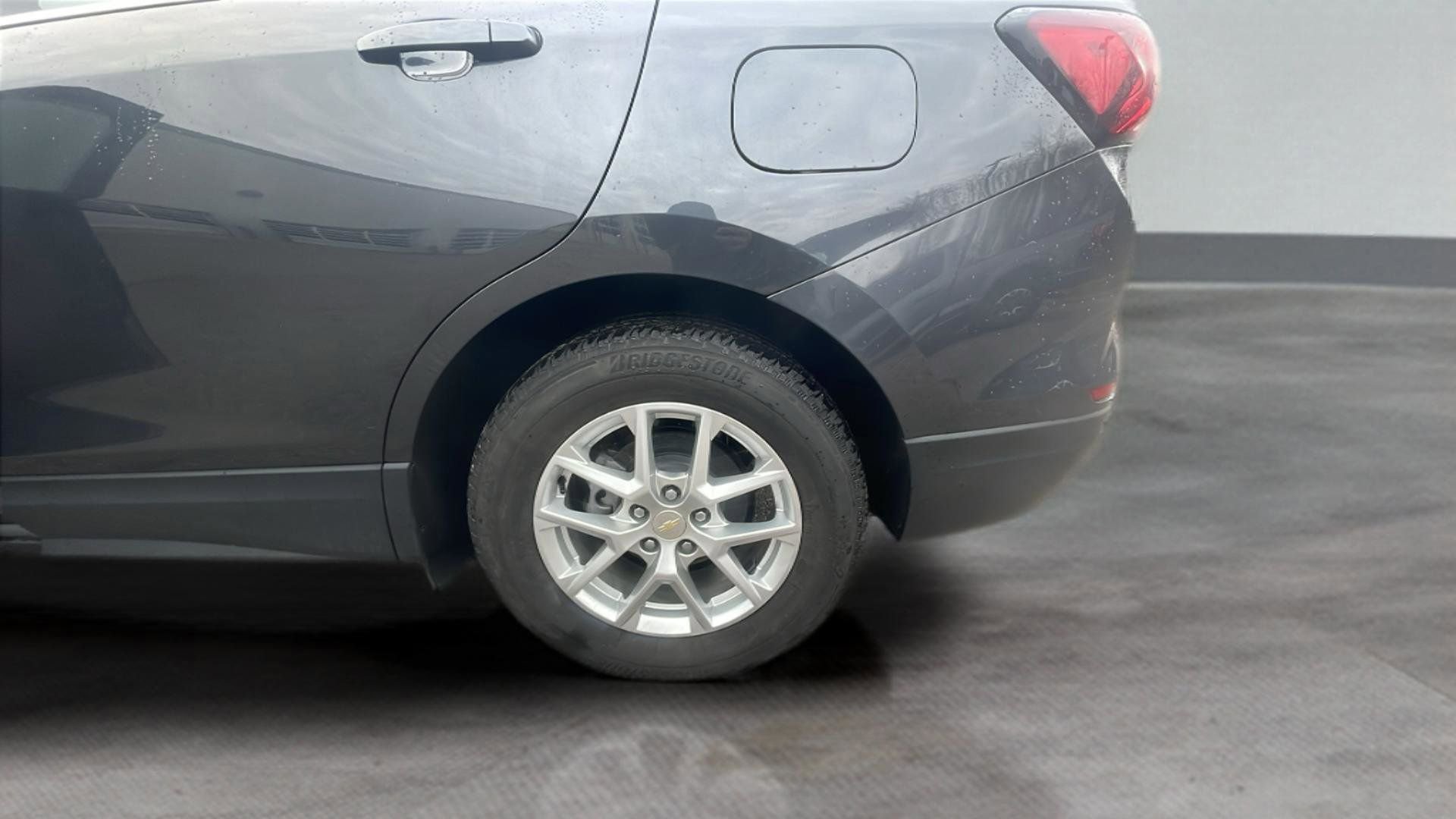 Used 2023 Chevrolet Equinox LT image 25