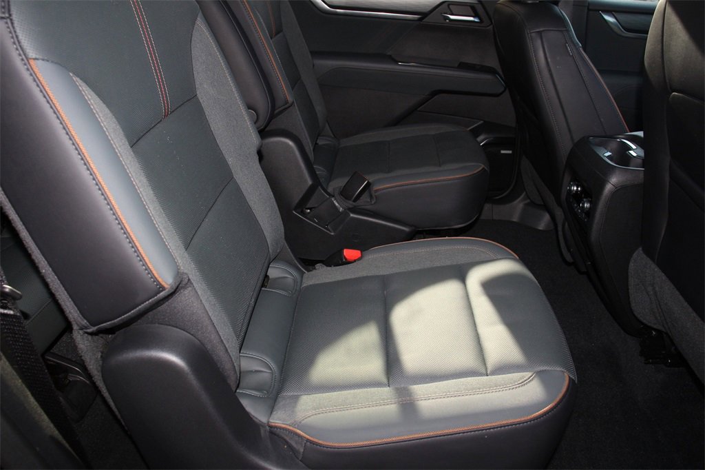 Used 2024 GMC Acadia AT4 w/ Luxury Package image 25