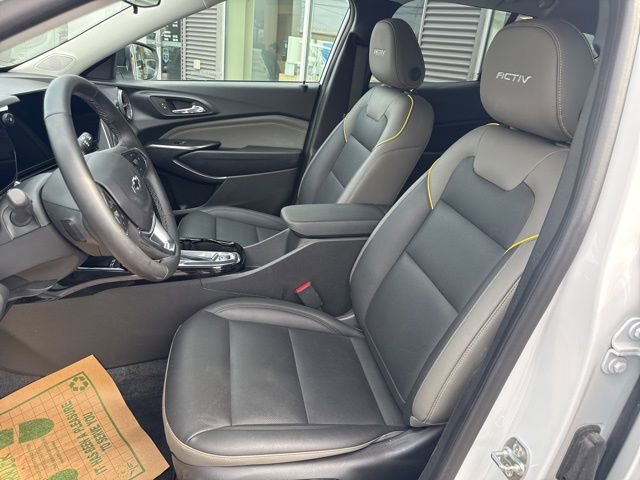 Used 2025 Chevrolet Trax ACTIV w/ Sunroof Package image 15