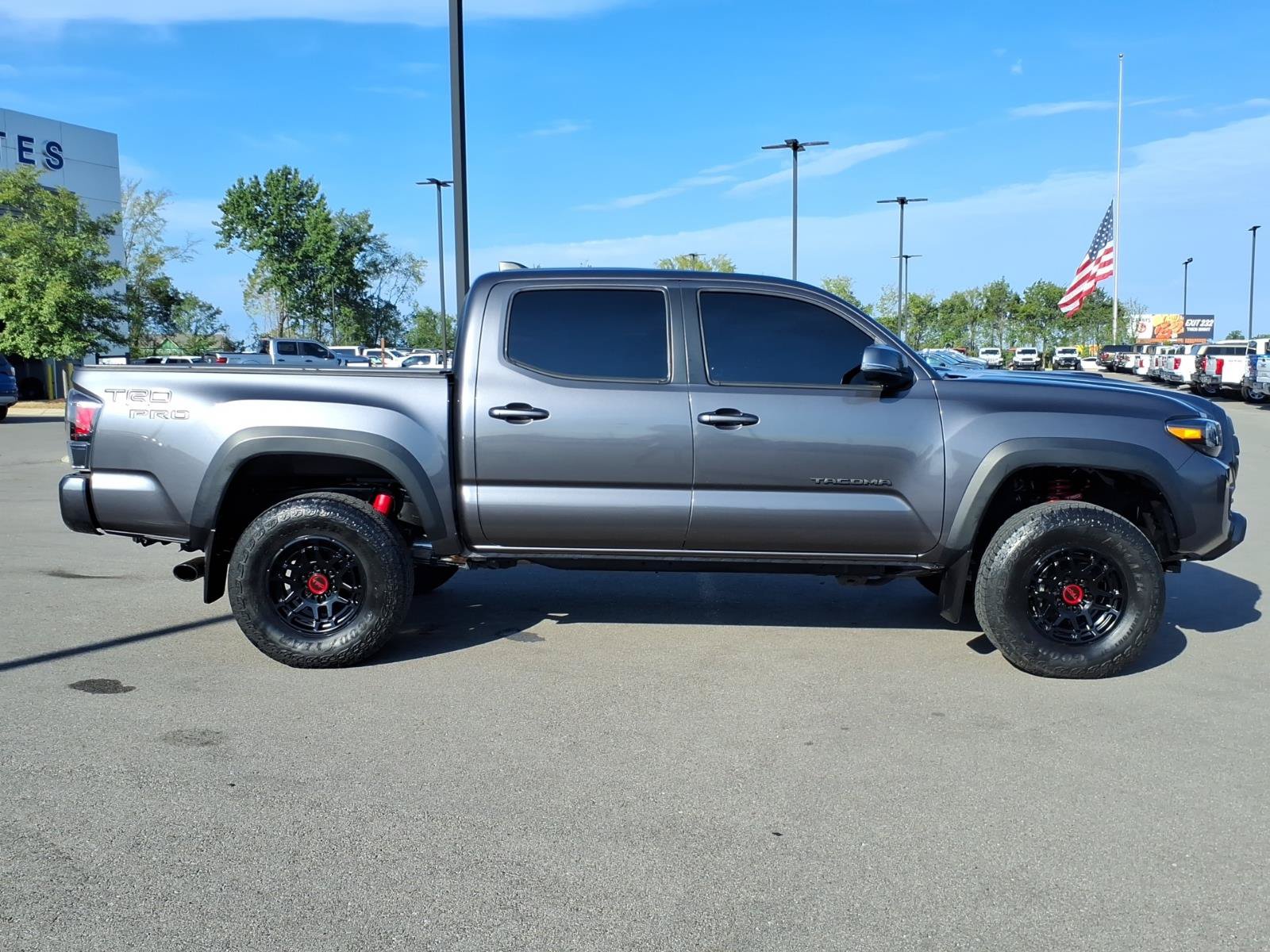 Used 2022 Toyota Tacoma TRD Pro AWD/4WD image 2