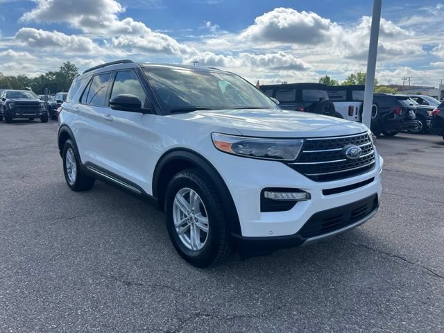 Certified 2023 Ford Explorer XLT w/ Equipment Group 202A AWD/4WD image 3