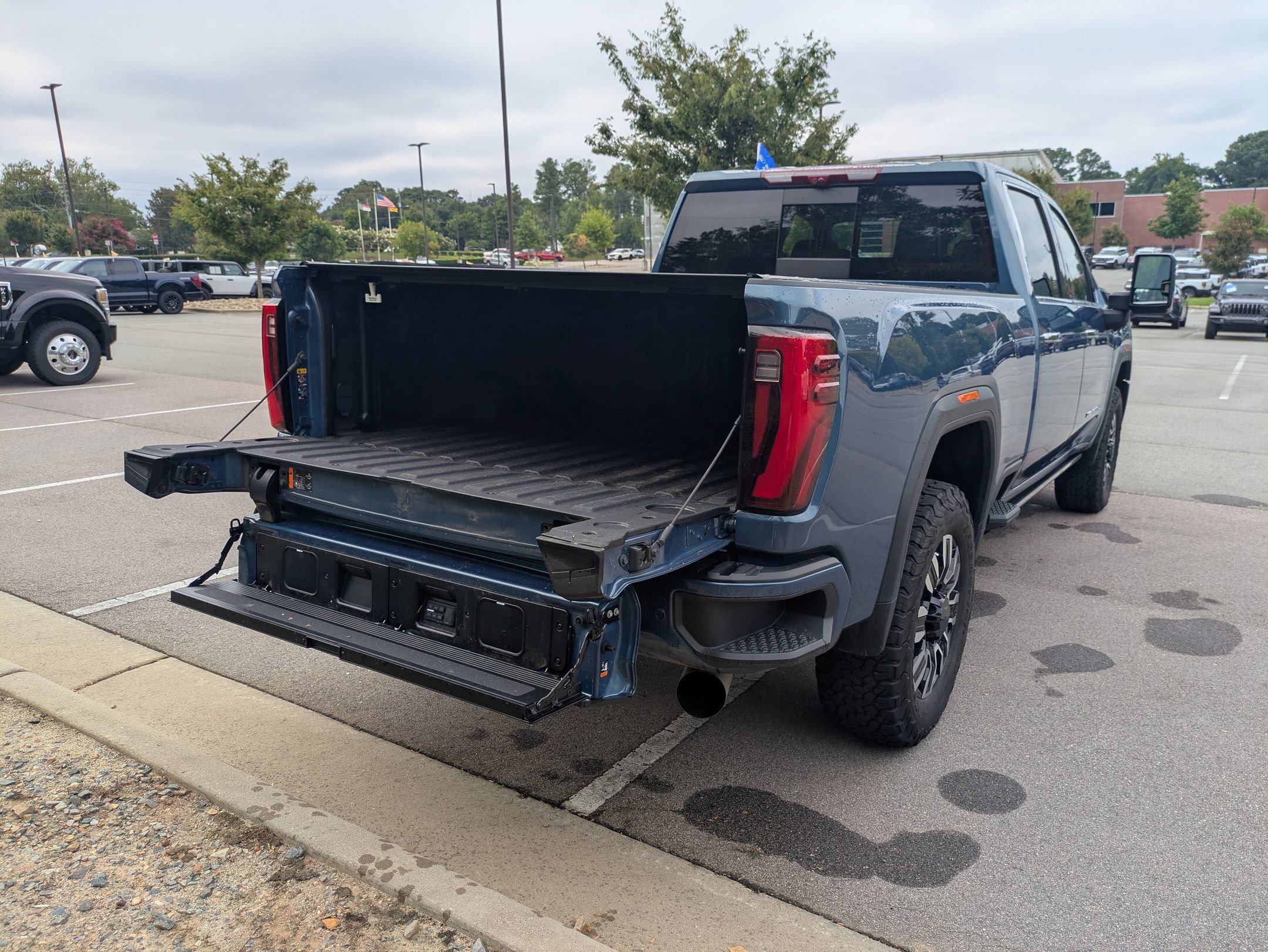 Used 2025 GMC Sierra 2500 Denali Ultimate AWD/4WD image 35