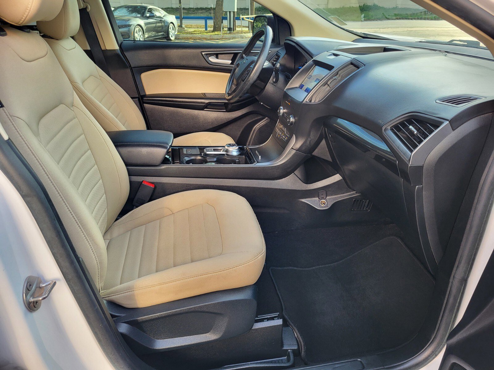 Certified 2020 Ford Edge SE image 12