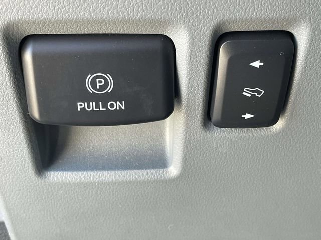 Certified 2022 Ford F150 Lariat w/ Equipment Group 502A High image 16