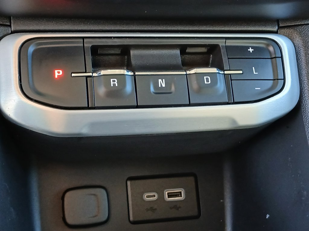 Used 2023 GMC Acadia SLE w/ Driver Convenience Package FWD image 17