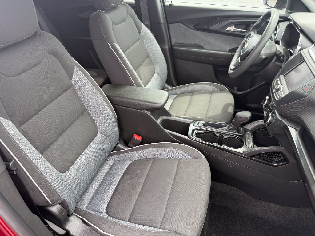 Used 2023 Chevrolet TrailBlazer LT FWD image 17